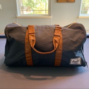 Herschel novel duffle / weekender in navy